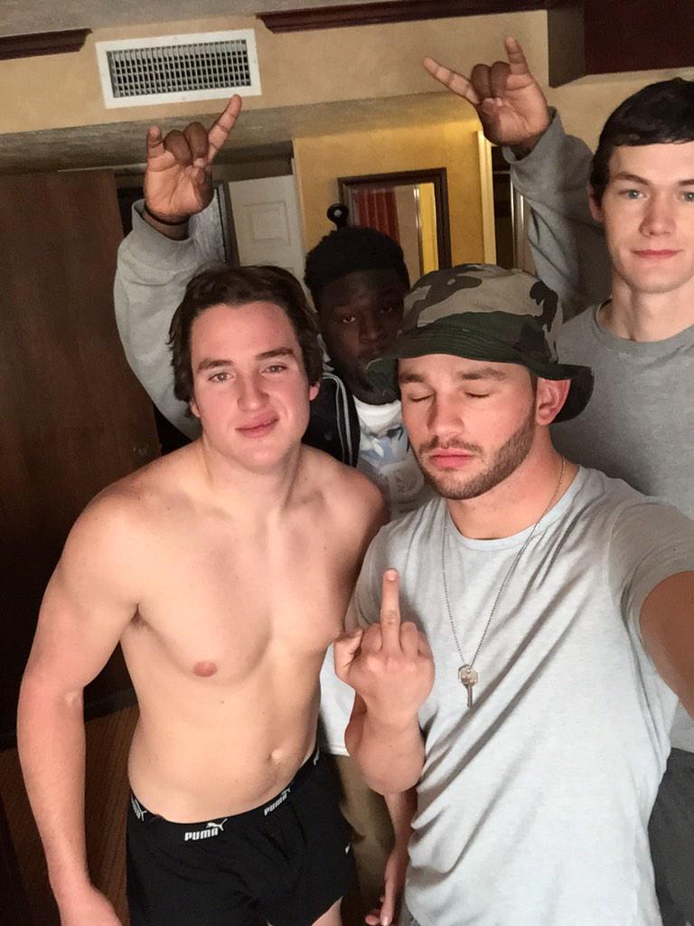 kolton_koltonc's tweet photo. First selfie of 2k15. #postnewyears http://t.co/5pajegzNRq