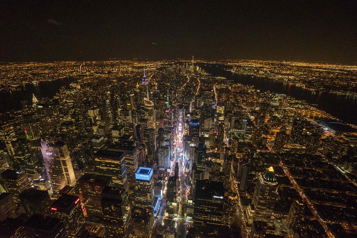 Newsweek's tweet photo. Photos: Bringing in 2015 in Times Square: http://t.co/LKedHc4mCj http://t.co/8HX6Z71SAR