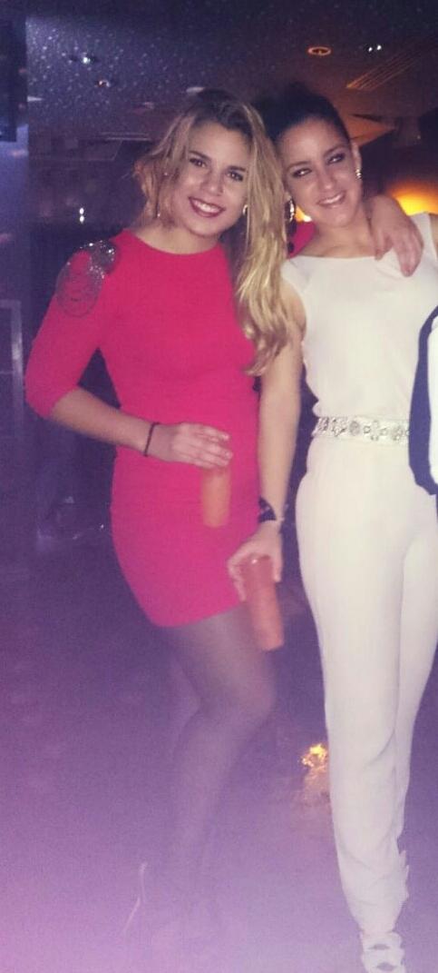 Almudenaalonso3's tweet photo. "@BelenHdez62: Empezando el 2015 con mi bailarina 🎉🎊 @Almudenaalonso3 http://t.co/6NM6zXqquH"