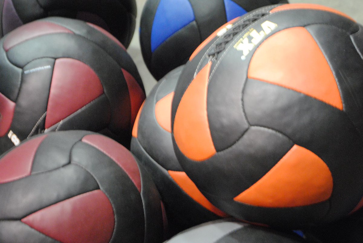 FuncFitPDX's tweet photo. Medicine balls can added to lunges, sit-ups, burpees, and squats to make body weight movements more challenging. http://t.co/A3HAD6vRmD