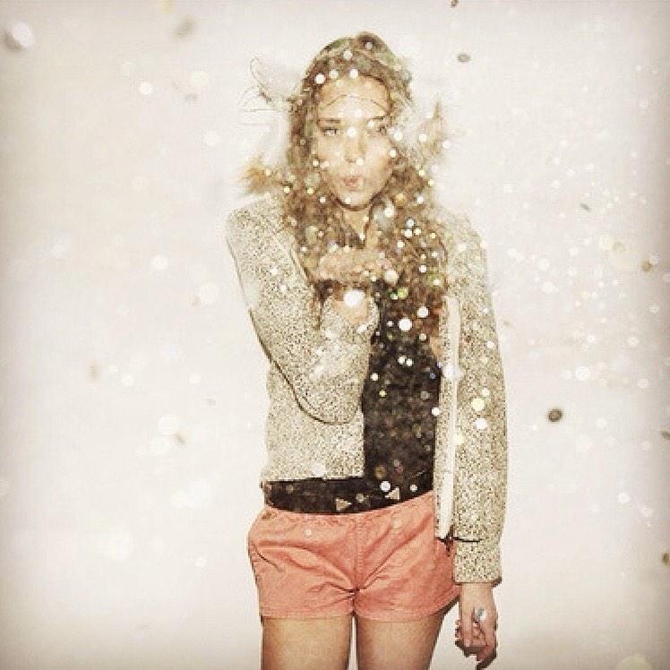 elenapacienza's tweet photo. #HappyNewYear #Cheersto2015 #anotheramazingyear #LoveLife #aritzia #MakeupArtist http://t.co/OZSdng2PrI