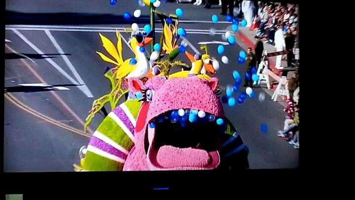 S_Wash's tweet photo. Just saw #LilyTheHippo @zappos float in the 126th @roseparade #ServingASmile #nbcroseparade http://t.co/lFero5iw4i http://t.co/o6dhr9ygzC