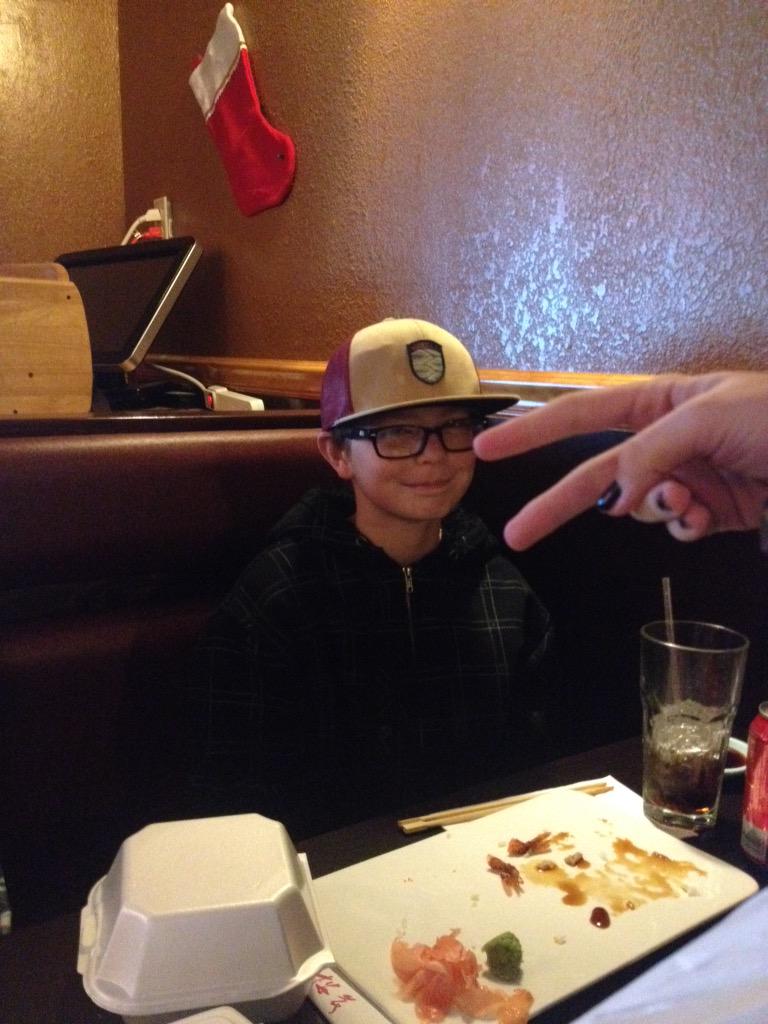 Caseyyjohnstonn's tweet photo. OUT TO LUNCH W BAE #newtears #newyears http://t.co/KdKJVdtUeY