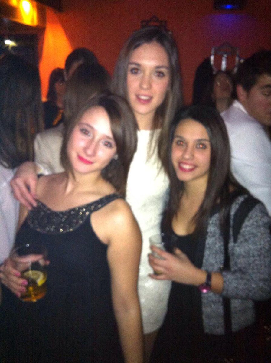 Carolero24's tweet photo. No hay mejor manera de empezar el año 😀  @HelenaHRules @Anamariagimeno 💕 http://t.co/totEweWE8m