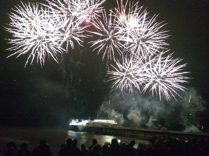 CromerCottage's tweet photo. New Year's Day Fireworks #Cromer http://t.co/fgbevHN05m