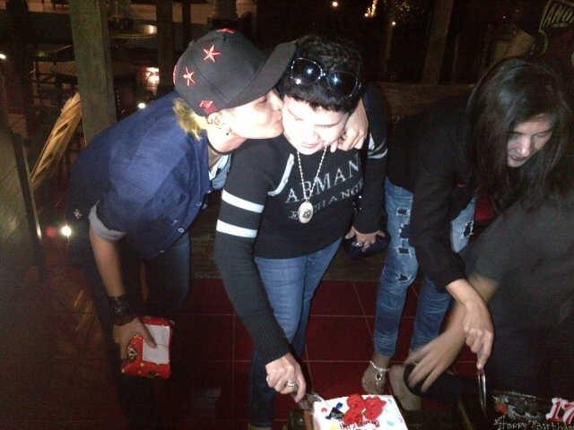 Aradrizki's tweet photo. Happy b'day mimiiittttttt .. Yg terbaik bu at kamu segala2nyaa .. http://t.co/TE6AYz2qQN