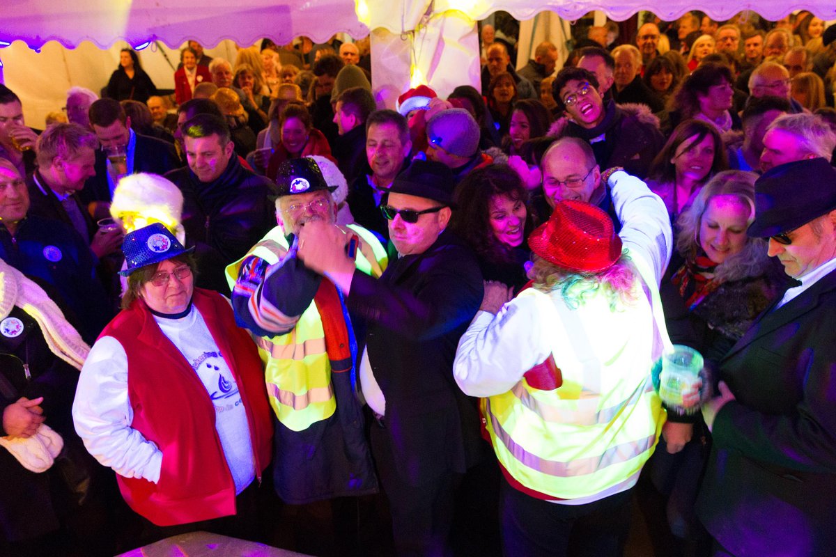 ClickNetworking's tweet image. RT @HugMany: if you didn't party on the #Pantiles last night, book your place for 31/12/15 - it'll be even better!