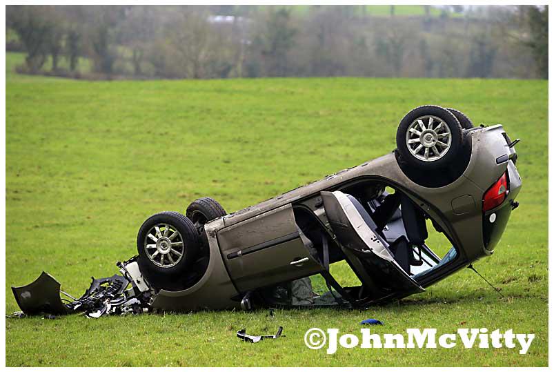JohnMcVittyPix's tweet photo. Scene #Enniskillen to #Belcoo near #Letterbreen #caronroof #accident #newyearsday. http://t.co/FYeesHJttu
