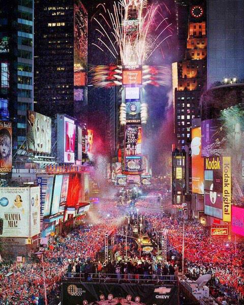 omgrelatabIe's tweet photo. I wish i was in New York for New Years http://t.co/NsPvL0RtYw