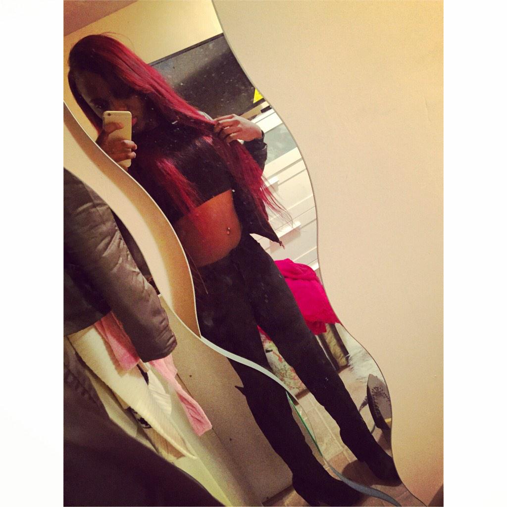 NiecyCash_'s tweet photo. #theonlypictureicouldgetlastnight #wasturnt #HappyNewYear 😈 http://t.co/cr5MX22mNa