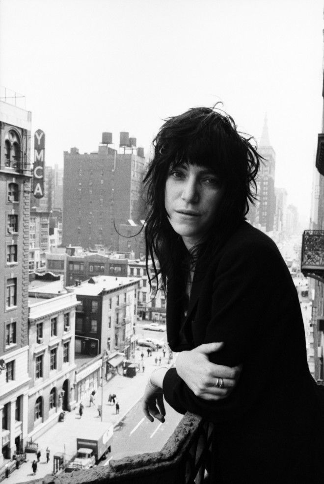 HistoryInPics's tweet photo. Patti Smith, Chelsea Hotel, 1969 http://t.co/YIYp2bQy0W