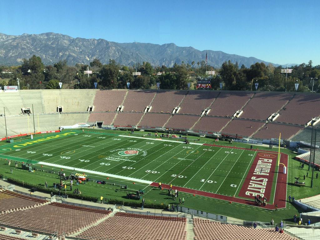 Corey_Clark's tweet image. Pretty sweet setting for a football game.