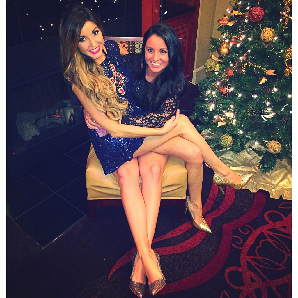 ForeverDarlingX's tweet photo. So thankful I got to start my #NewYear with my #sister and best #friend 🎉🍸🎊👭💗 http://t.co/5qNxrpL2FK