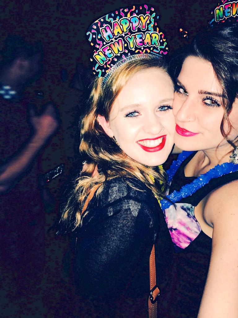 emilyyfordd's tweet photo. @Cosmopolitan #ColorfulCountdown 👄💄👭 http://t.co/dv8B7AtMXC
