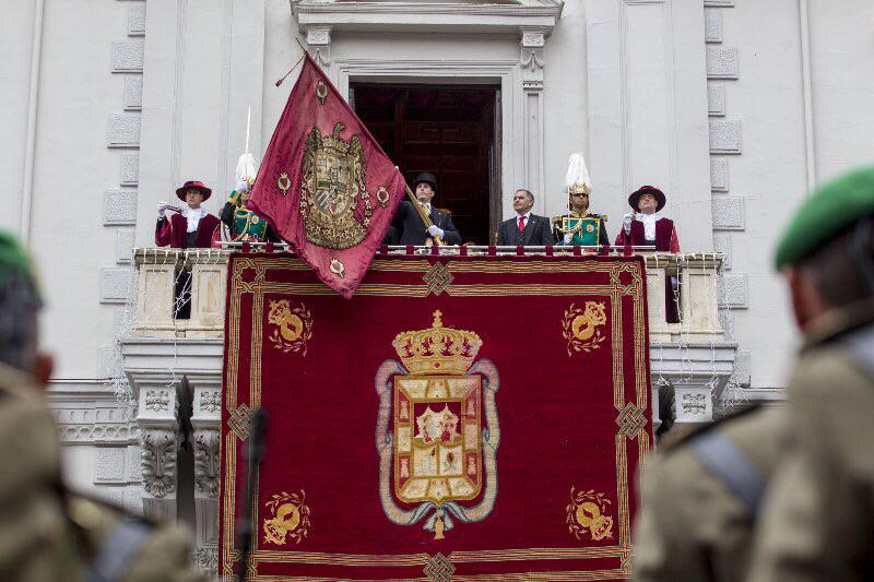 B6S_W85CAAACtSy.jpg:large