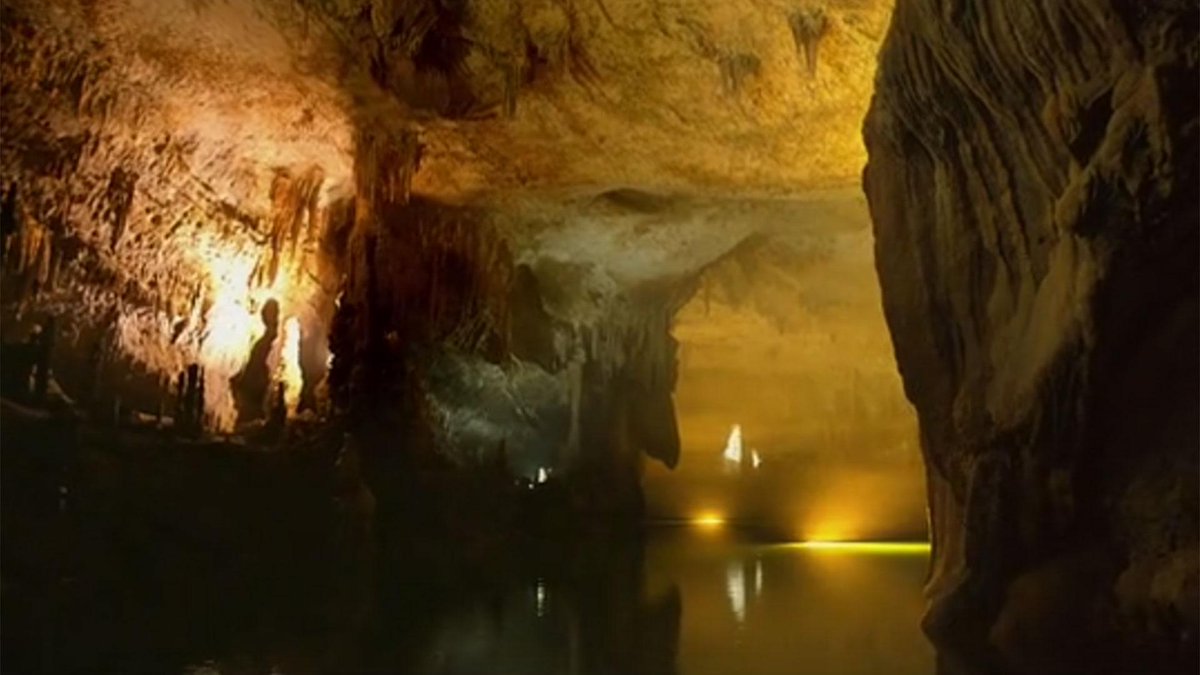 BBC_Travel's tweet image. [VIDEO] Wakeboard through the Jeita Grotto and watch it come to life: bbc.in/1Eyr4tm #bucketlist