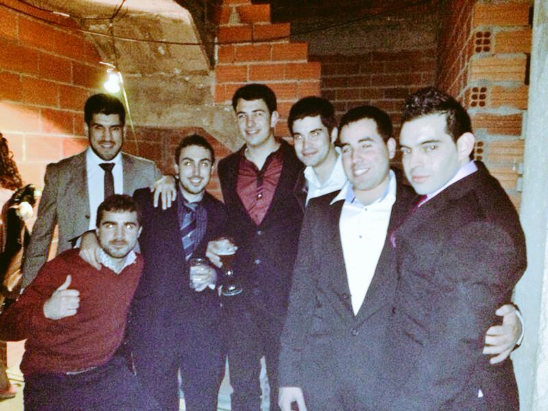 rulo_pucela's tweet photo. 1/365 vaya manera de empezar el año !! Para mi de las mejores nocheviejas por no decir que la mejor, Putos Hackers!!! http://t.co/r6YvB4H8Ox