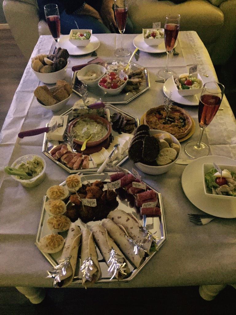 DennisBax's tweet photo. Beste middel tegen een kater!!! Hapjes @ mama's place!!👌 okeee klein glaasje bubbels erbij om het af te leren...🍸 http://t.co/Q9Ugg2pbXV