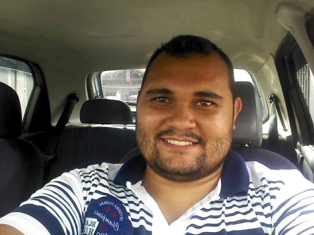 rawson_'s tweet image. Manchete de amanha :Gordinho correndo em parque de Curitiba tentando perder peso!