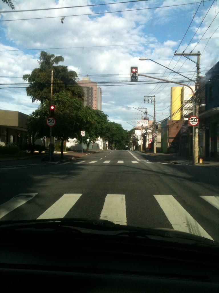 zubafitmom's tweet photo. Delicia andar de carro em SP! Tudo vazio! #SP #vazio #semtransito #cadetodomundo #passeioemfamilia #life #aisim http://t.co/IrHW9h0b1U