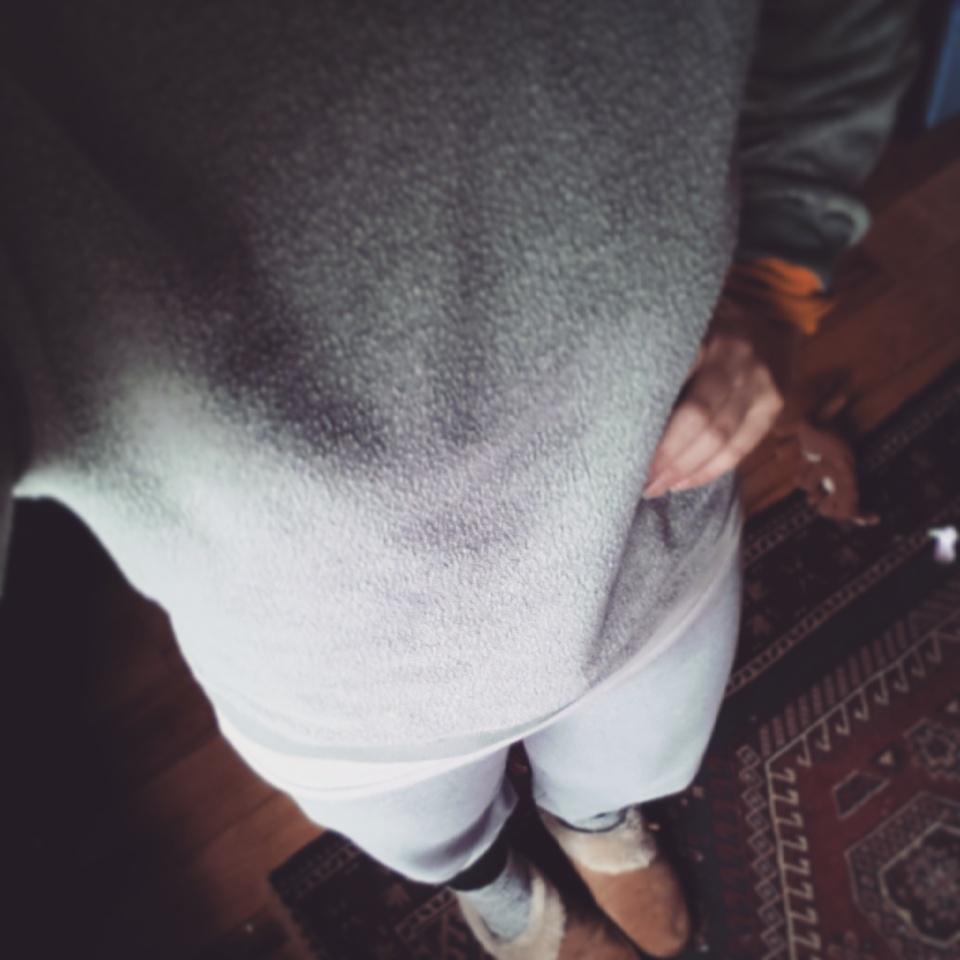 BeccaKae's tweet photo. Feelin' very Mama Bear-esque in my matching sweats! http://t.co/0VrTxR1ogE