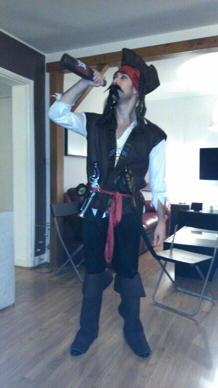 Jojo_Sensei's tweet photo. "Bordel , quand Jacky rentre sur la piste , il est venu tizer , boire des litres "#JackySparrow #SoulardForLife http://t.co/i0IZ1atvJm