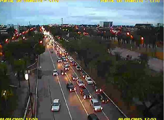 guerra18's tweet image. @adoroblitz Olha o tamanho da fila, p/pegar o 1° bafo do ano, na Agamenon, no Viad. Av. Norte (nos 2 sent). 😱😱😱