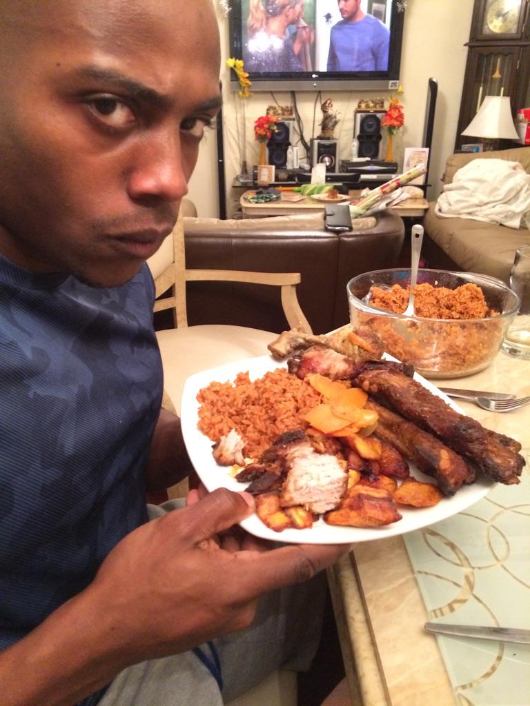HarryAA100m's tweet photo. First servings in!!! #SeriousEating! http://t.co/UQ0LIG2Bnu