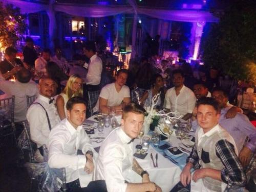 sweetlikeJoel's tweet photo. EPIC NIGHT 😬💞🍷
#NewYear2015
#MarcelFornell
#RobinKaul http://t.co/kLdEukNK50