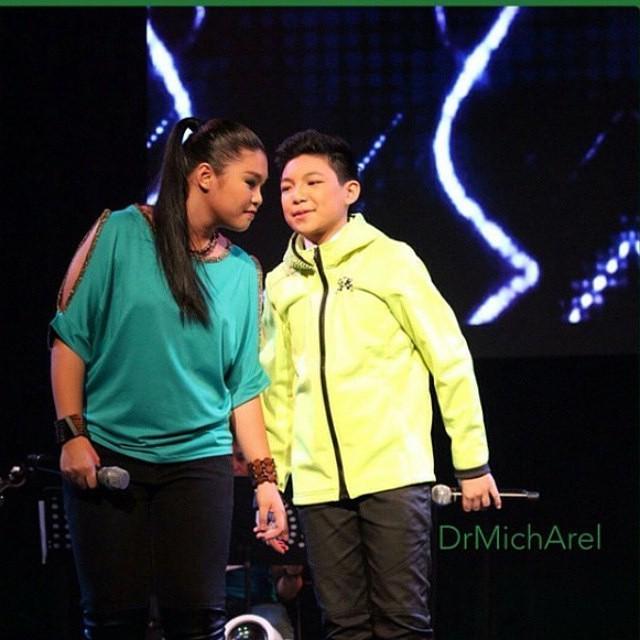TheVoiceKidsPH's tweet photo. I ship them!! They're so cuteeeee....
#edren
#edrenshippers
#DarrenEspanto
#EdrayTeodoro http://t.co/RWt9sfjCz3