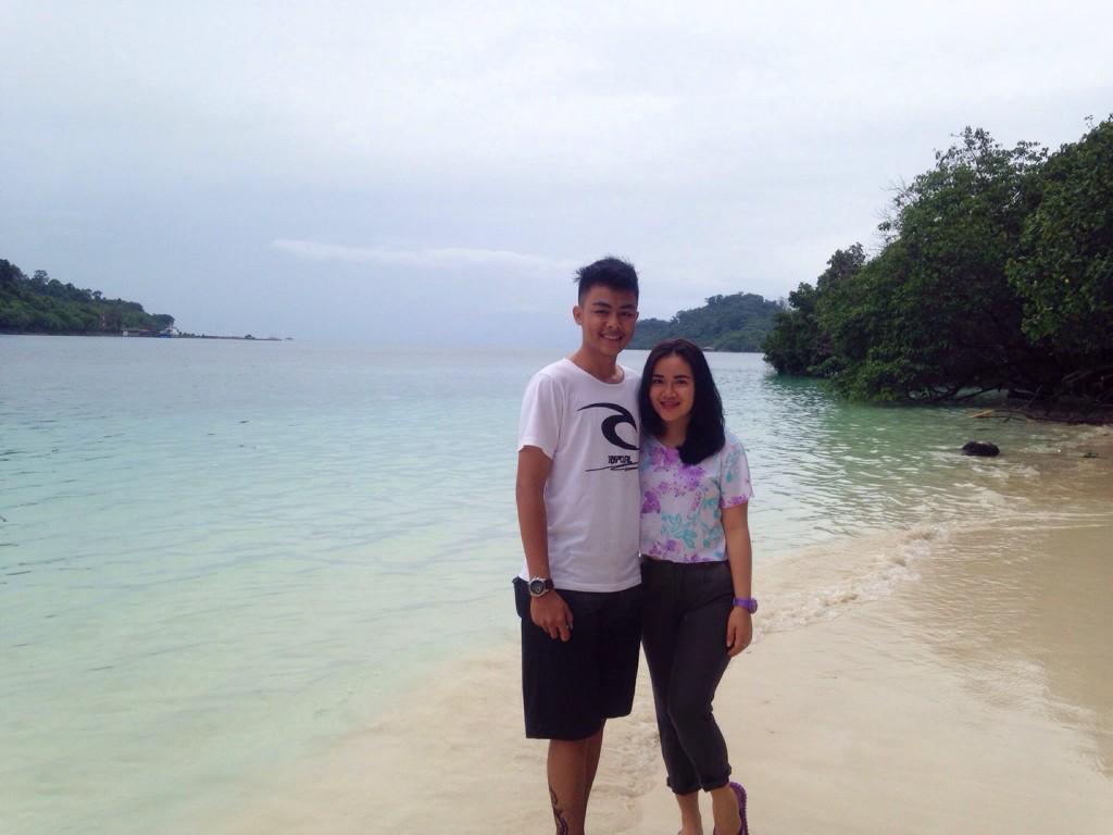 tri_setiawan16's tweet photo. holiday 💜 @rizkiandiani http://t.co/h3PStufh0F