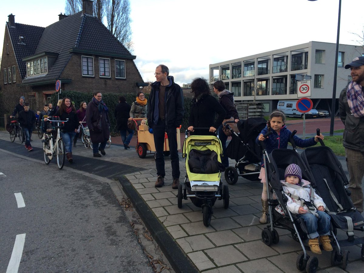 Jorika_E's tweet photo. Het Kleine Volkje verhuist! Na een heerlijk onderkomen in Vrijeschool Mareland nu een eigen locatie met meer ruimte! http://t.co/YxXxgrYPB4