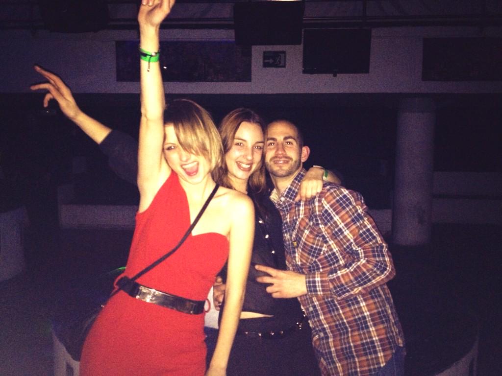 IvanaAriasM's tweet photo. NOCHEViEJA 2014 🎊🍸!!@felixcanovas @SaraMartinAngel @SergiArias7 @luciamartos26 http://t.co/PikWmvfeW1