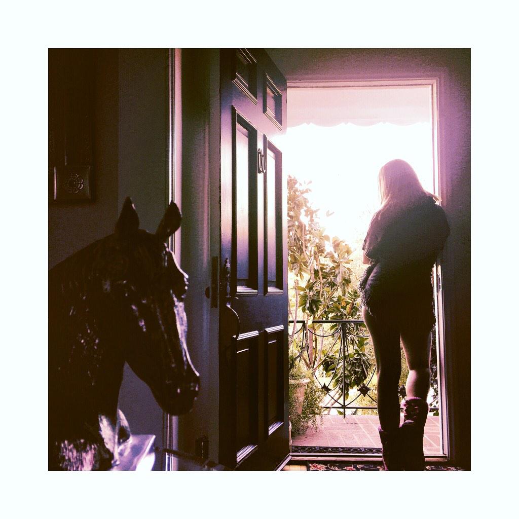 FernandaKellyyy's tweet photo. Mi puerta esta abierta, bienvenidas nuevas aventuras 2⃣0⃣1⃣5⃣  Welcome new adventures, door is OPEN   #First2015Tweet http://t.co/5tmzkU3Qib