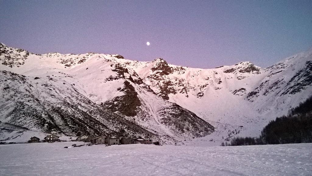 Silvia_Sette's tweet photo. @onerepublic Today I risked my life climbing down an iced slope .-. Thought "w/ every broken bone I swear I lived"😜 http://t.co/hpEJOz8ihE