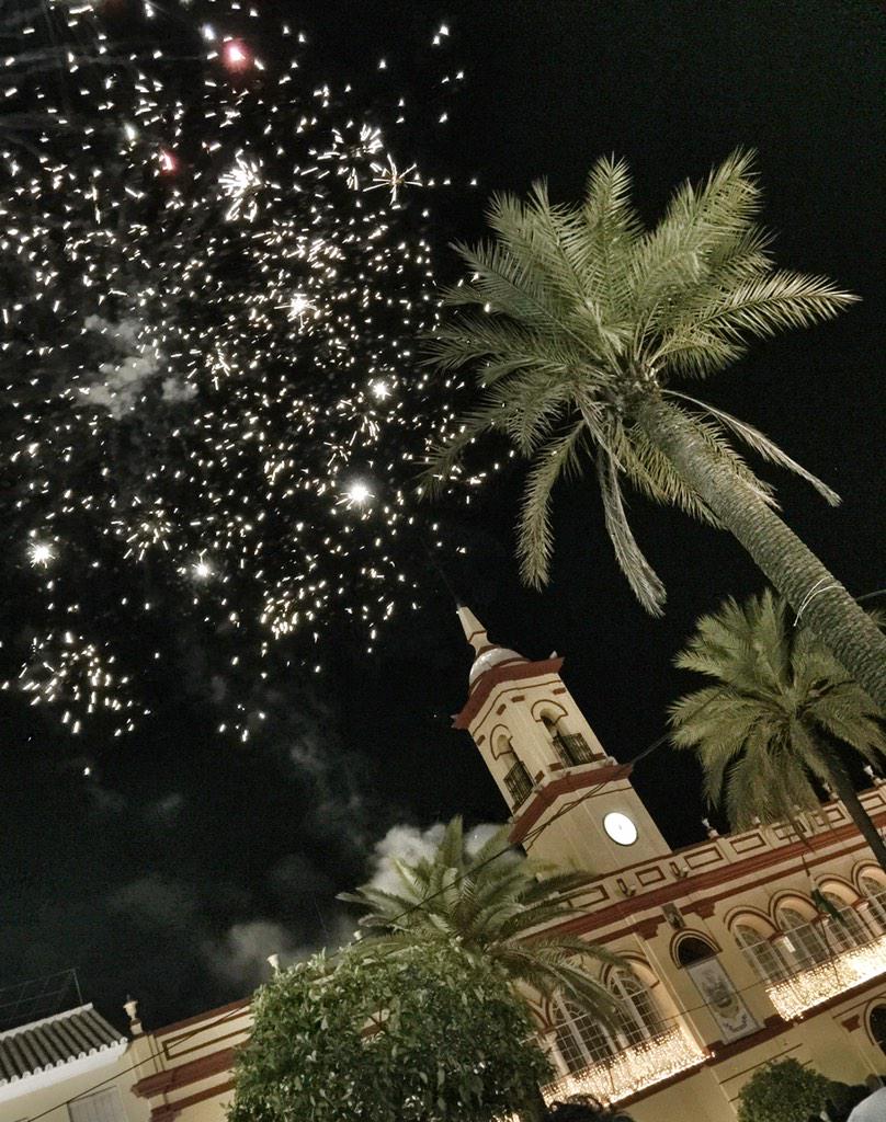 Qué bonito los fuegos artificiales del día de ayer. @Arahal_Informa <a href="/mamges1917/">Miguel Ángel Márquez</a>