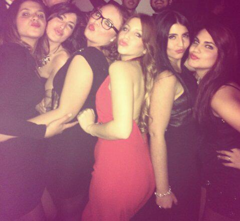 DeboraP96's tweet photo. Noche 10 con mis chicas, os requetequiero guapas miass💜✌🌟 @Cduranmartz @BgNerea @martach95 @Mariachg11 #mariajose http://t.co/tRimAbMger