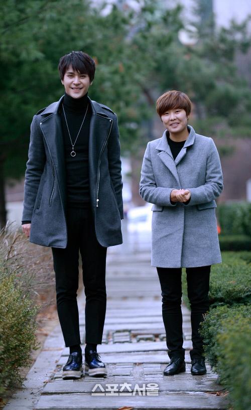 woonieland's tweet photo. 지소연-비스트 손동운, 서로를 위한 고민상담 "��다른 길, 슬럼프 극복할 땐…" http://t.co/6btiRRMpAh http://t.co/w5Ic5Dd7Vx