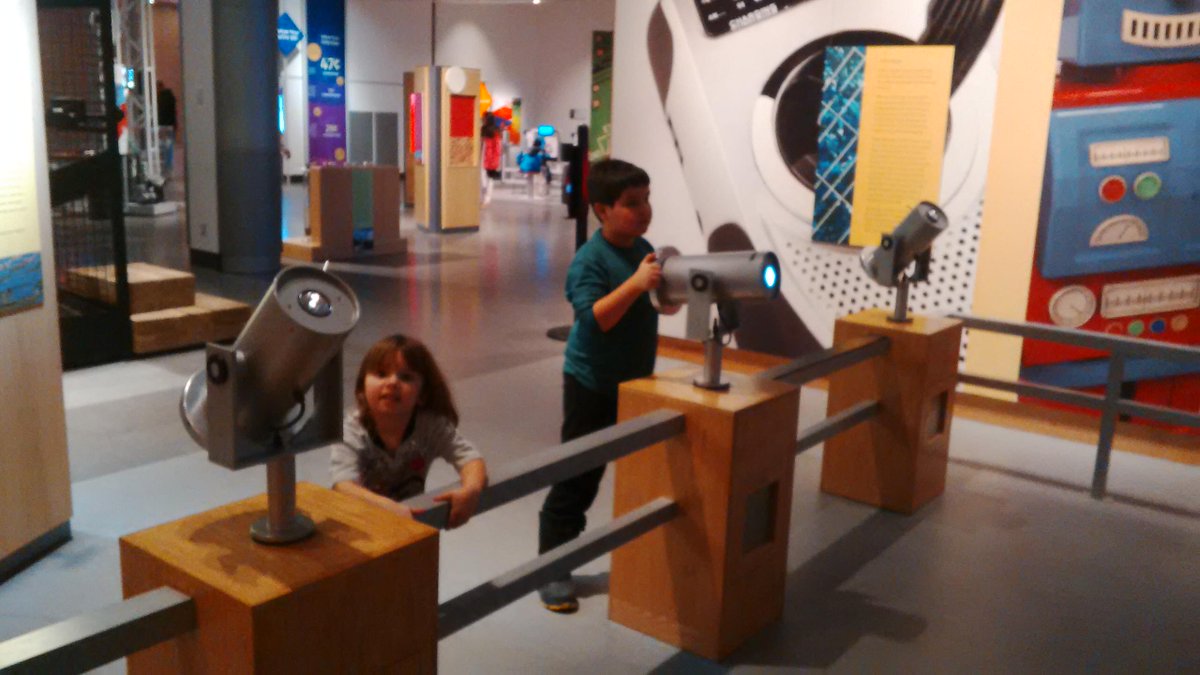 Lalonde2013's tweet photo. Fun with #science @cityofcalgary @telusspark #familyfun #funscience #calgary http://t.co/TuAcBs1X0l
