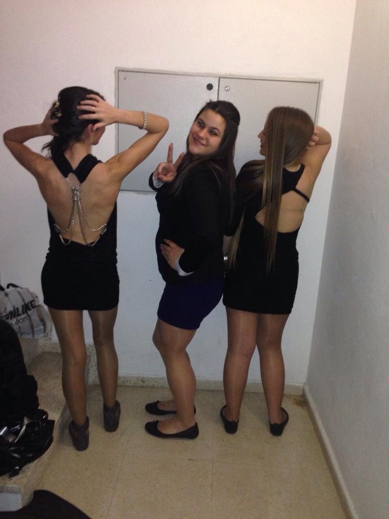 Yaniira28's tweet photo. 31"🍇🍸jejeje @AleexMarbella @laarubiiaaa @11Raquelita15 y maa" osquiieroo 😘😘💗💗 http://t.co/mGjSPmGgxh