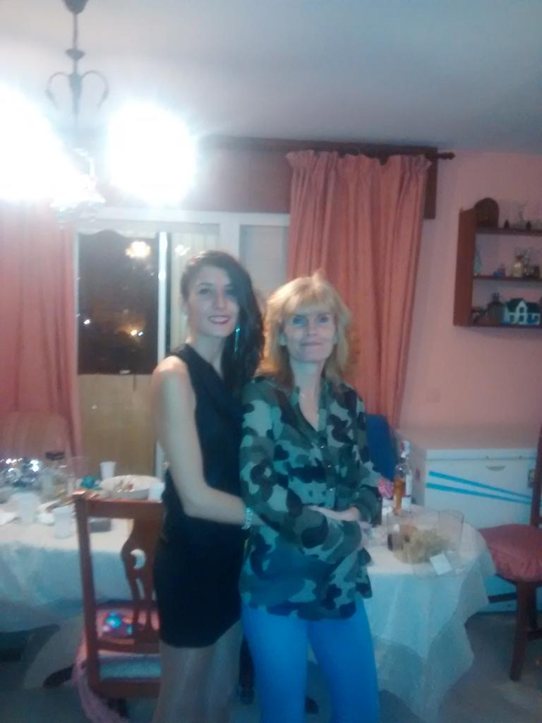 Yaniira28's tweet photo. 31"🍇🍸jejeje @AleexMarbella @laarubiiaaa @11Raquelita15 y maa" osquiieroo 😘😘💗💗 http://t.co/mGjSPmGgxh