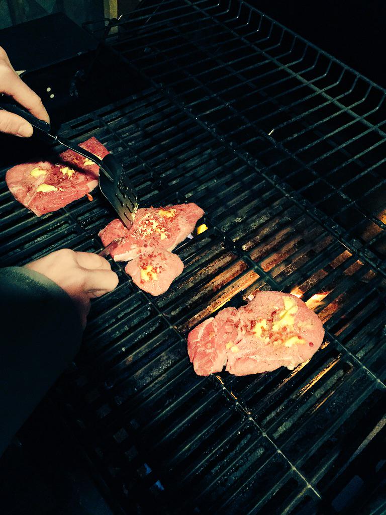 Pony_Puck's tweet photo. Dinner was good!! @Chaseisathugg @ILDERTON24 #chefpony http://t.co/XcOcg7Ltxt
