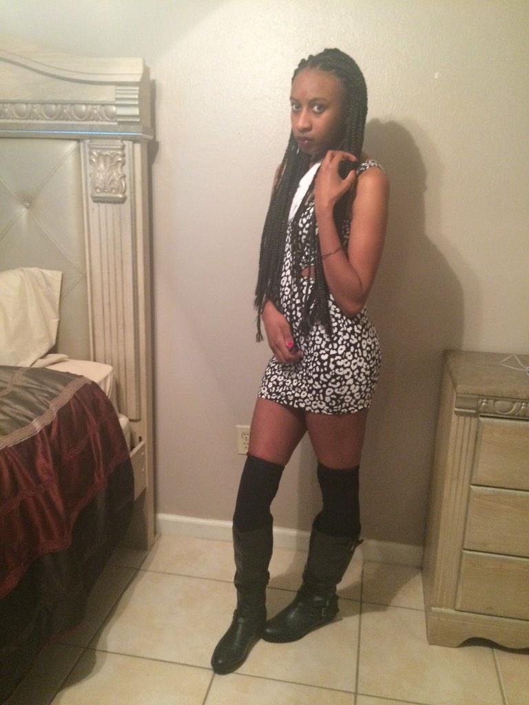 __jamielynnn's tweet photo. #NewYears #firstdayof2015 🌚 http://t.co/DiYrAQvk4x