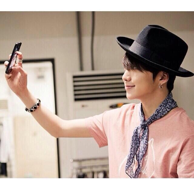 w_n_r00bot's tweet photo. 拡散希望

WINNERリーダー
カンスンユンです

少しナルシストで独占欲強いですㅋ
ペンちゃんが一番大好き

早く出逢いたい…

近々WINNERbotでもイベントするから是非来てください。

#RTしたbotとぺンを迎えにいく http://t.co/sbEQ5YHp7s