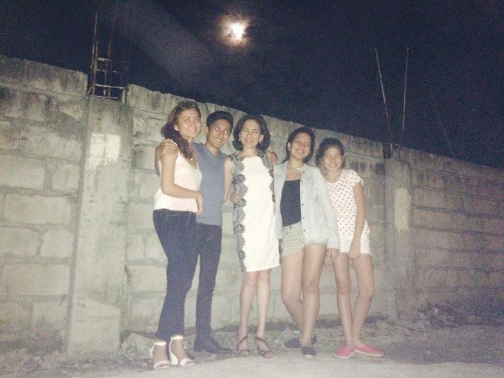 risahontiveros's tweet photo. Embracing @getyourKIKOn, @issypeasy, @hellnahh &amp; Sinta loves on New Yr's Eve at Pia's house http://t.co/T6V2zld7Ty
