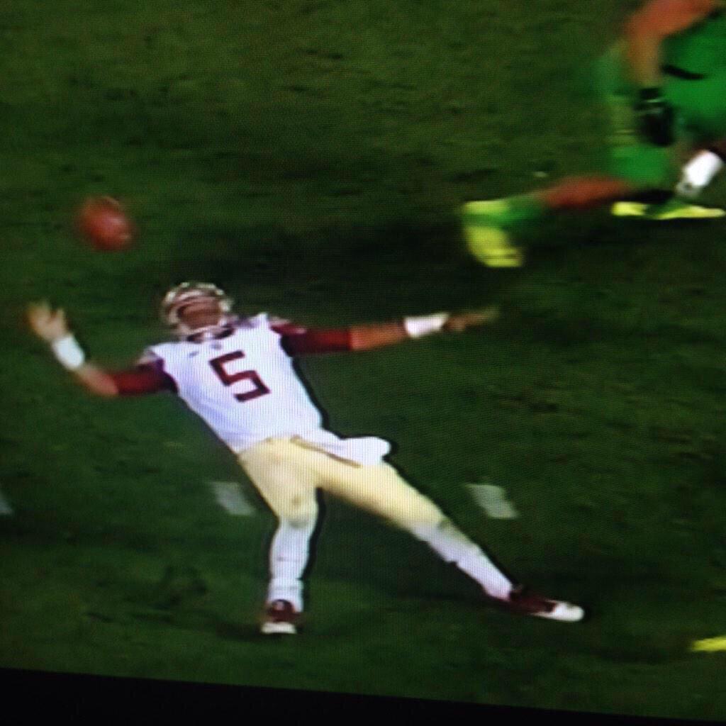 TopFBVids's tweet photo. MANTI TE'O's girlfriend with her first career sack!! http://t.co/BcIcVnNisA