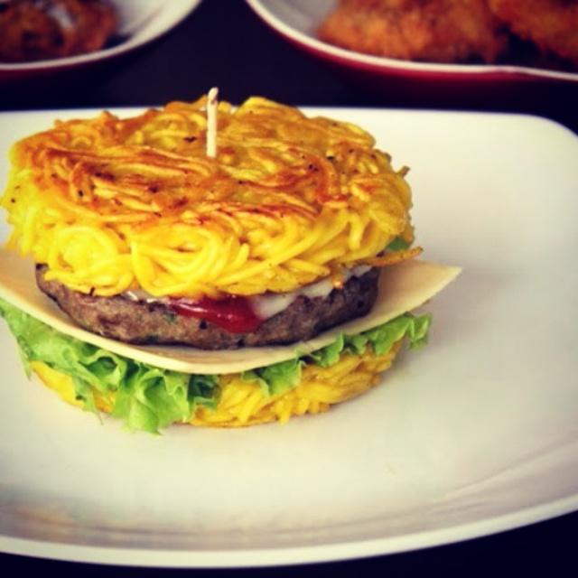 "<a href="/KenzoRanger/">Kenzo Ramen Burger</a>: Ranger! Yakiiiin ngga pengen nyicipin iniii? 😚😚😚 Serius, ngga kangen sama #KenzoRamenBurger iniii? "