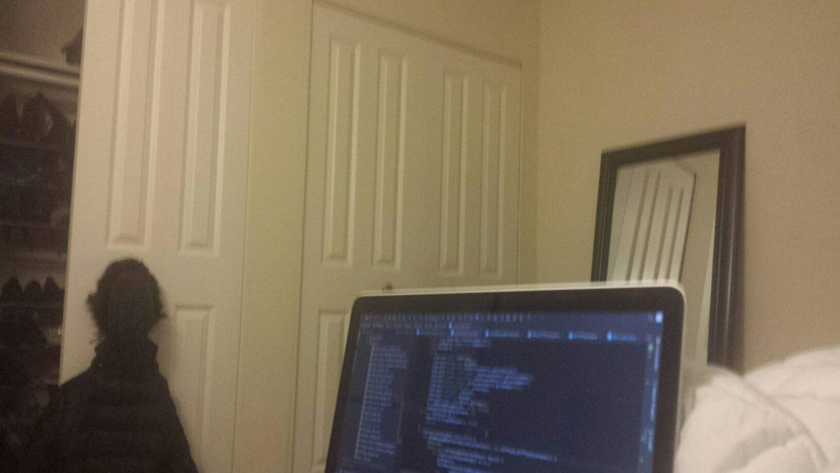 PozeKoW_'s tweet image. My view every day #codeworld 😂