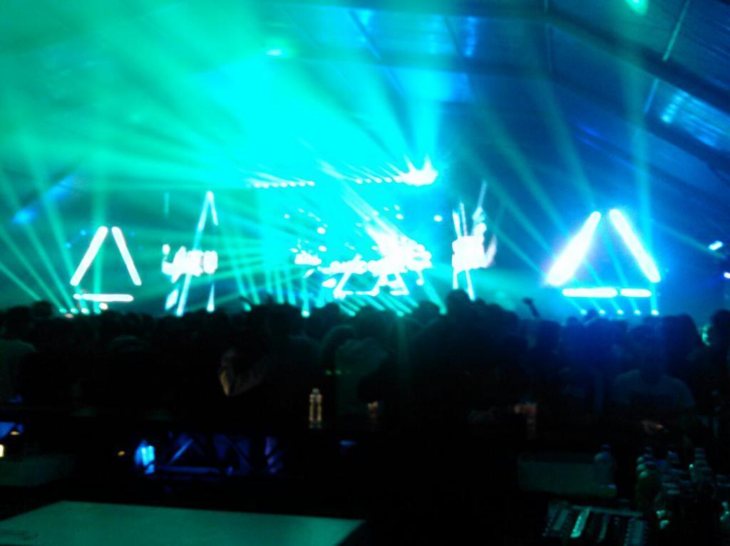 LoudCave's tweet photo. Madre mía con el Madrid Winter Festival... MARCO CAROLA TIME #InWinterWeTrust http://t.co/5fOCeux7PJ