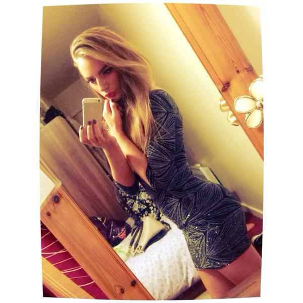 RezJH's tweet photo. I FUCKING LOVE THIS GIRL <3 
@laurahendersonx http://t.co/daqseLnSbu